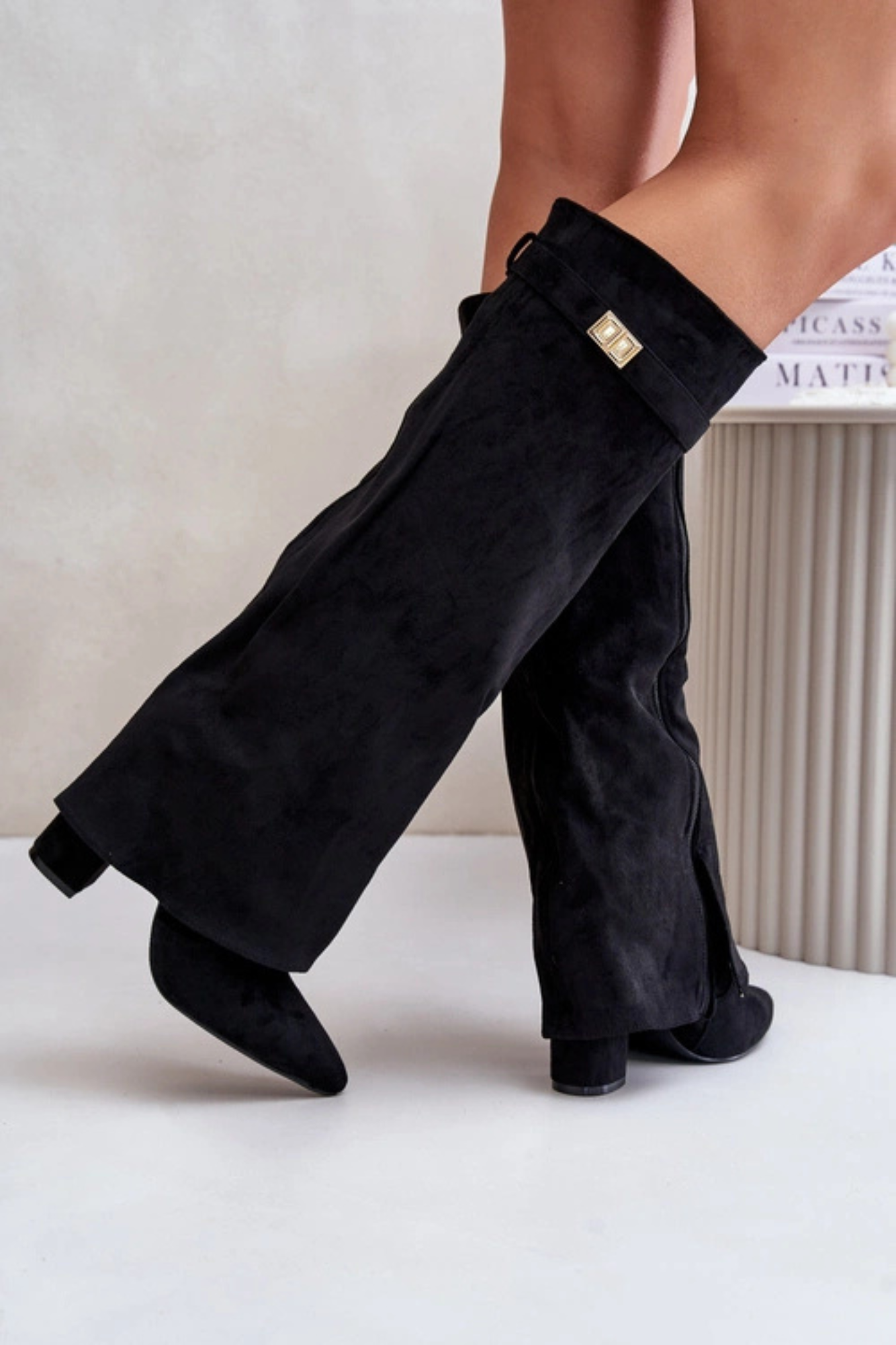 Botas de cano alto estilo cowboy - preto