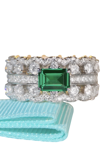 Anel de Esmeralda Clássico – Elegância Prata