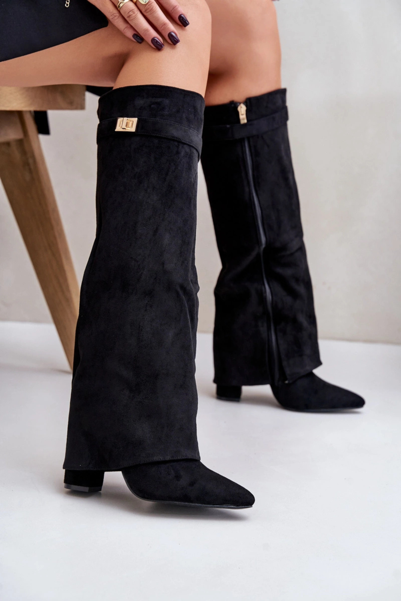 Botas de cano alto estilo cowboy - preto