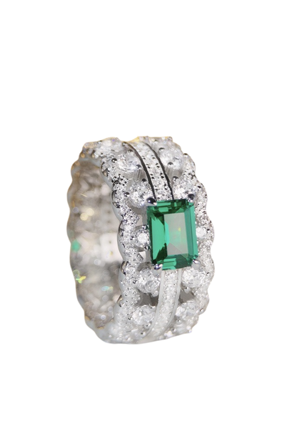 Anel de Esmeralda Clássico – Elegância Prata